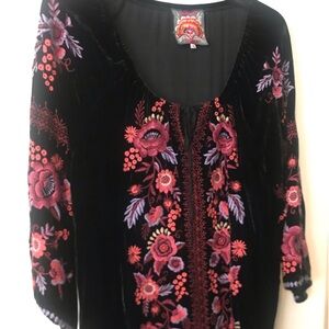💜💗🖤Gorgeous new without tags velvet embroidered tunic🖤💗💜